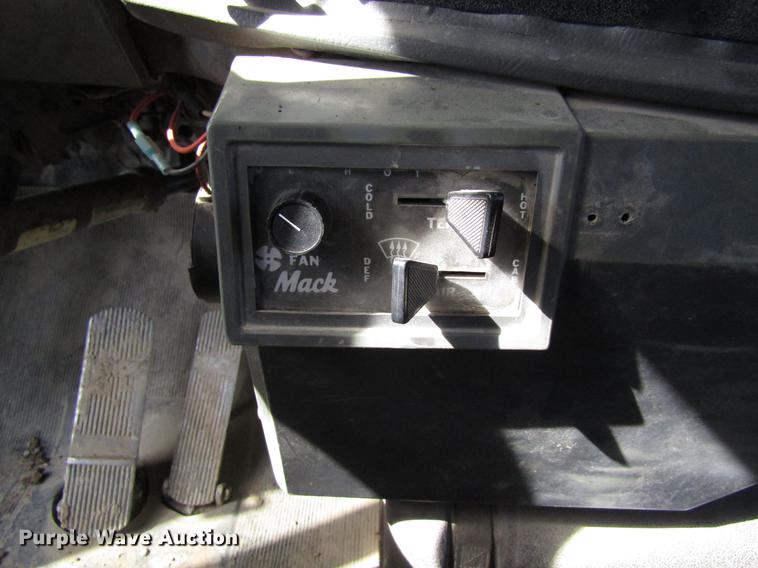 image for item EU9595 1986 Mack DM600 dump truck
