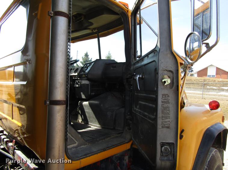 image for item EU9595 1986 Mack DM600 dump truck