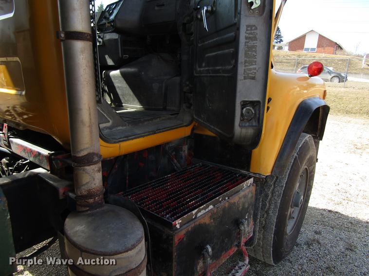 image for item EU9595 1986 Mack DM600 dump truck