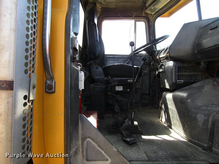 image for item EU9595 1986 Mack DM600 dump truck