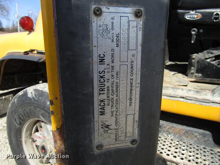 image for item EU9595 1986 Mack DM600 dump truck