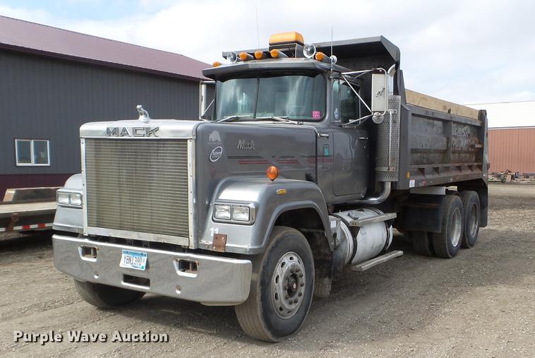 image for item EW9994 1987 Mack RW713 dump truck