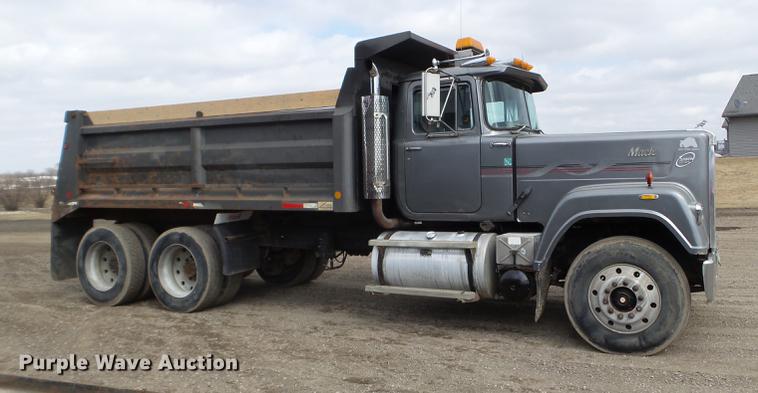 image for item EW9994 1987 Mack RW713 dump truck