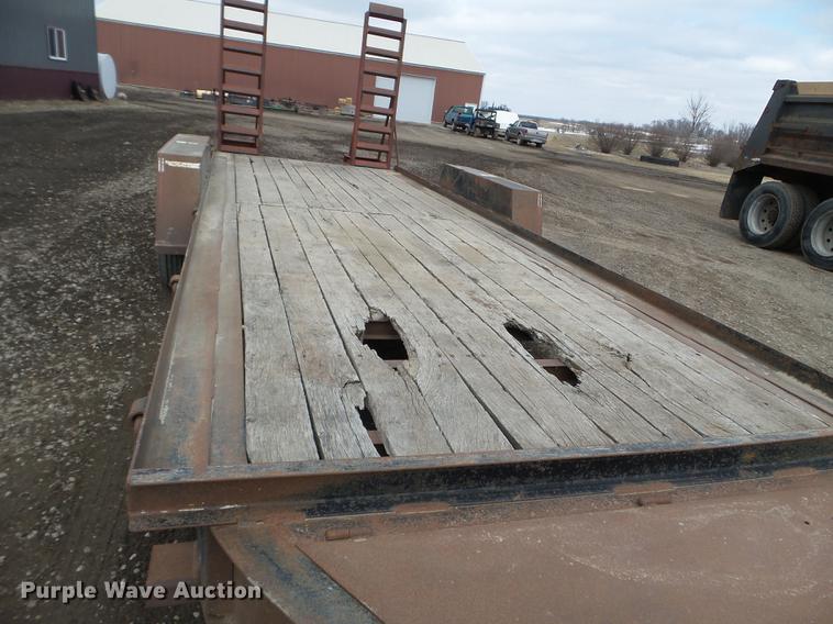 image for item EW9995 1998 Towmaster T-16DD equipment trailer