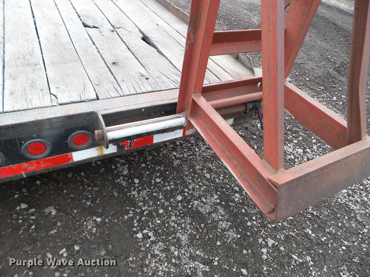 image for item EW9995 1998 Towmaster T-16DD equipment trailer