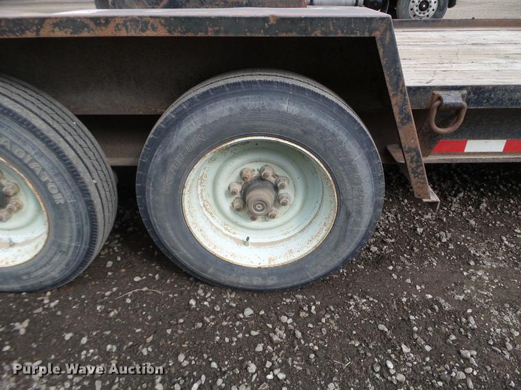 image for item EW9995 1998 Towmaster T-16DD equipment trailer