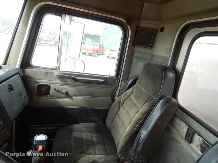 image for item EZ9795 1988 Peterbilt 379 dump truck