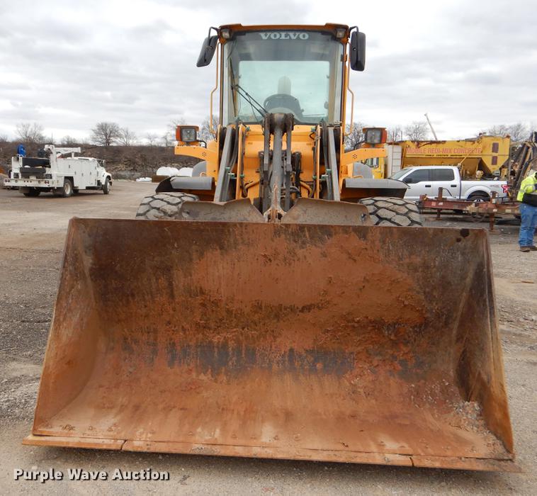 image for item EZ9844 2004 Volvo L70E wheel loader