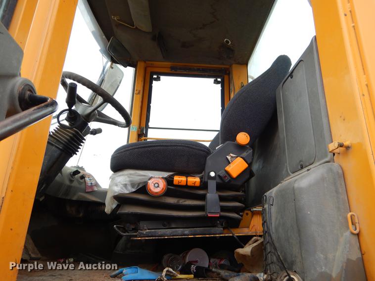 image for item EZ9844 2004 Volvo L70E wheel loader
