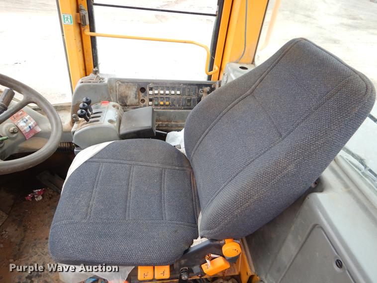 image for item EZ9844 2004 Volvo L70E wheel loader