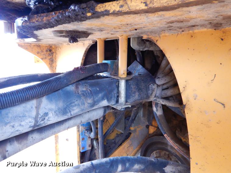 image for item EZ9844 2004 Volvo L70E wheel loader