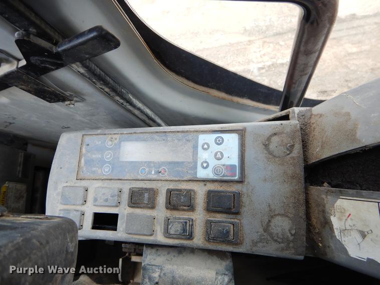 image for item EZ9848 2001 Kobelco SK210LC excavator