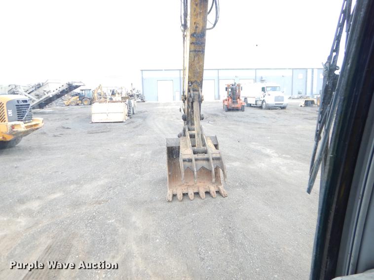 image for item EZ9848 2001 Kobelco SK210LC excavator