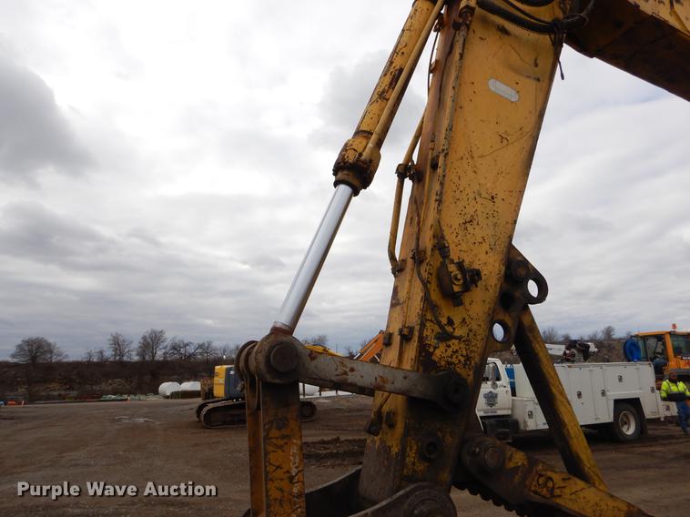 image for item EZ9848 2001 Kobelco SK210LC excavator
