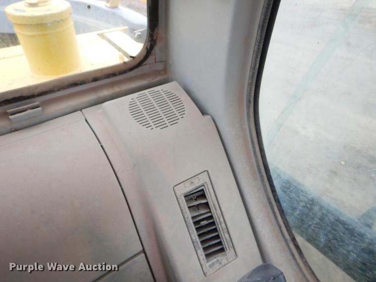 image for item EZ9849 2004 Kobleco SK200SRLC excavator