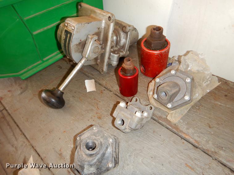 image for item EZ9873 Oil field rig equipment