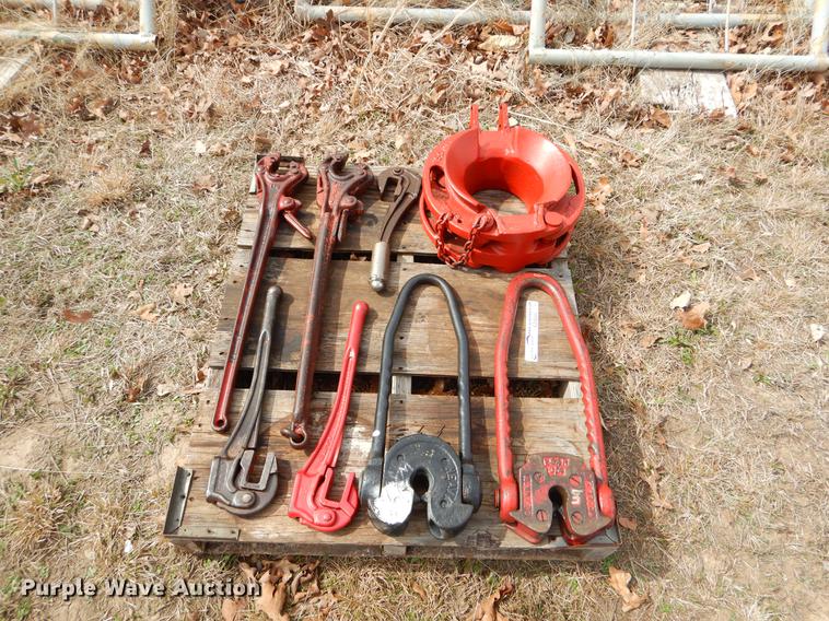 Oil field well service rig tools in Cleveland , OK Item EZ9886 sold