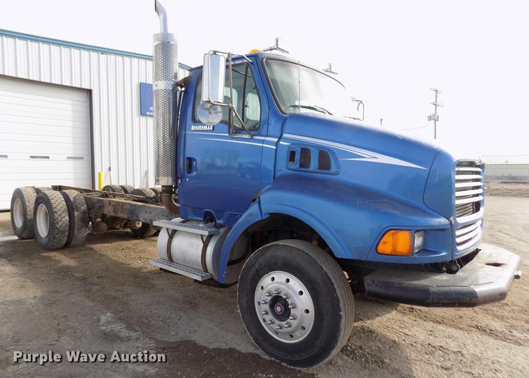 image for item FH9028 1997 Ford Louisville truck cab and chassis