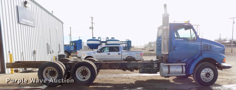 image for item FH9028 1997 Ford Louisville truck cab and chassis