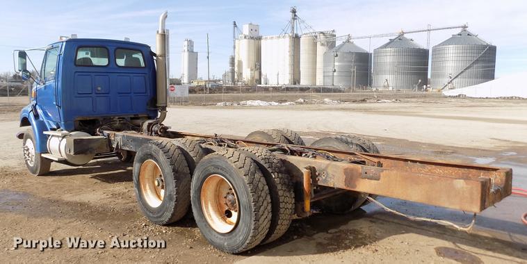 image for item FH9028 1997 Ford Louisville truck cab and chassis