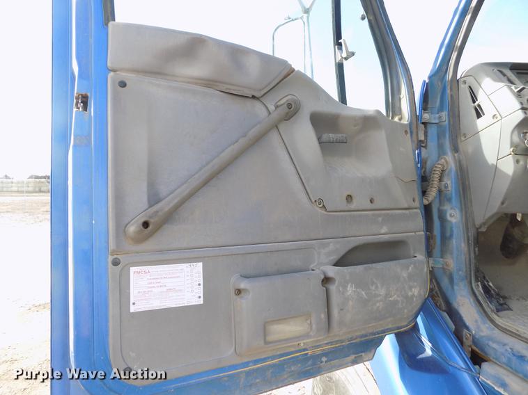 image for item FH9028 1997 Ford Louisville truck cab and chassis