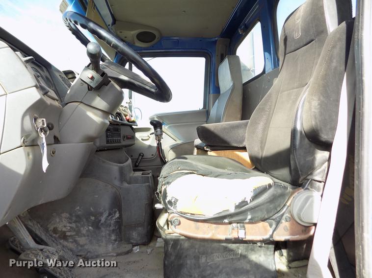 image for item FH9028 1997 Ford Louisville truck cab and chassis