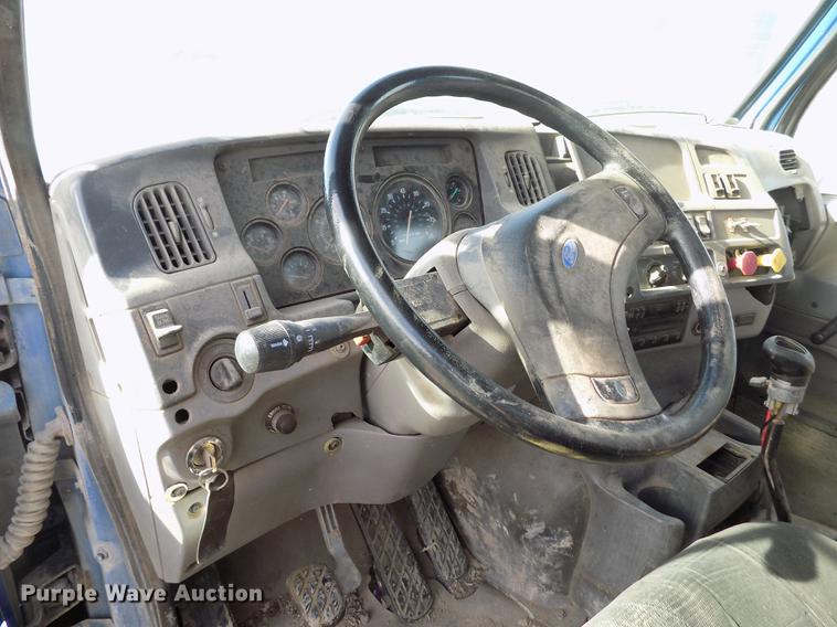 image for item FH9028 1997 Ford Louisville truck cab and chassis