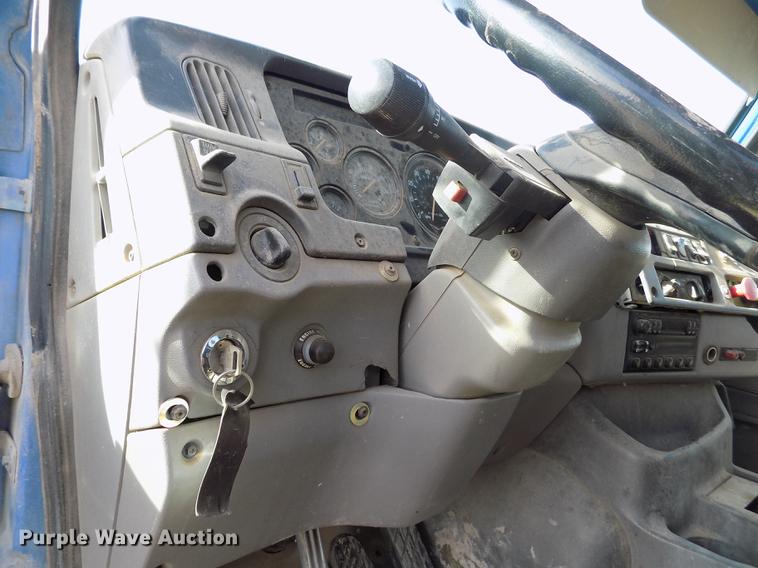 image for item FH9028 1997 Ford Louisville truck cab and chassis