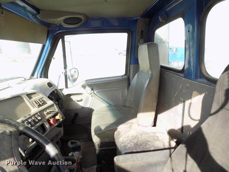 image for item FH9028 1997 Ford Louisville truck cab and chassis