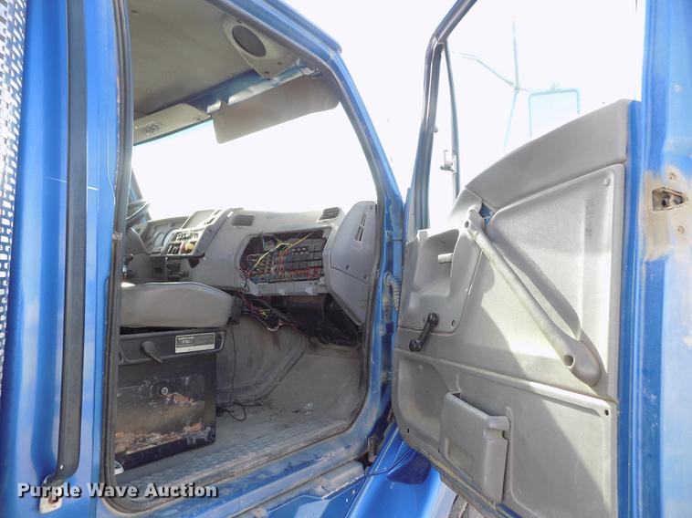 image for item FH9028 1997 Ford Louisville truck cab and chassis