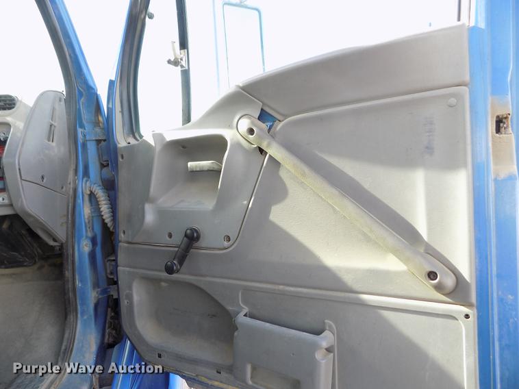 image for item FH9028 1997 Ford Louisville truck cab and chassis