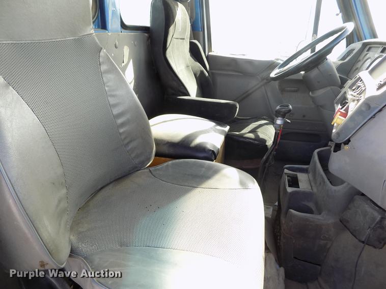 image for item FH9028 1997 Ford Louisville truck cab and chassis