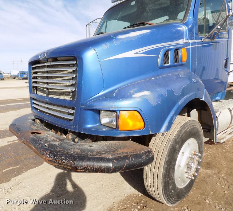 image for item FH9028 1997 Ford Louisville truck cab and chassis