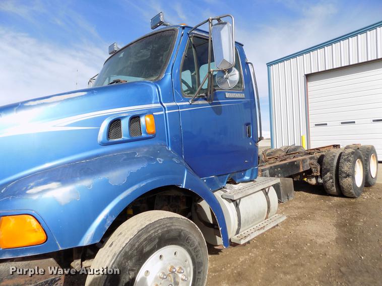 image for item FH9028 1997 Ford Louisville truck cab and chassis