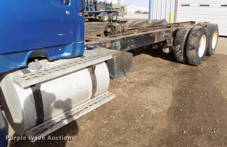 image for item FH9028 1997 Ford Louisville truck cab and chassis