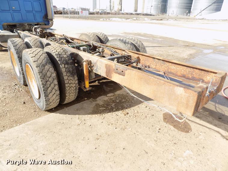 image for item FH9028 1997 Ford Louisville truck cab and chassis