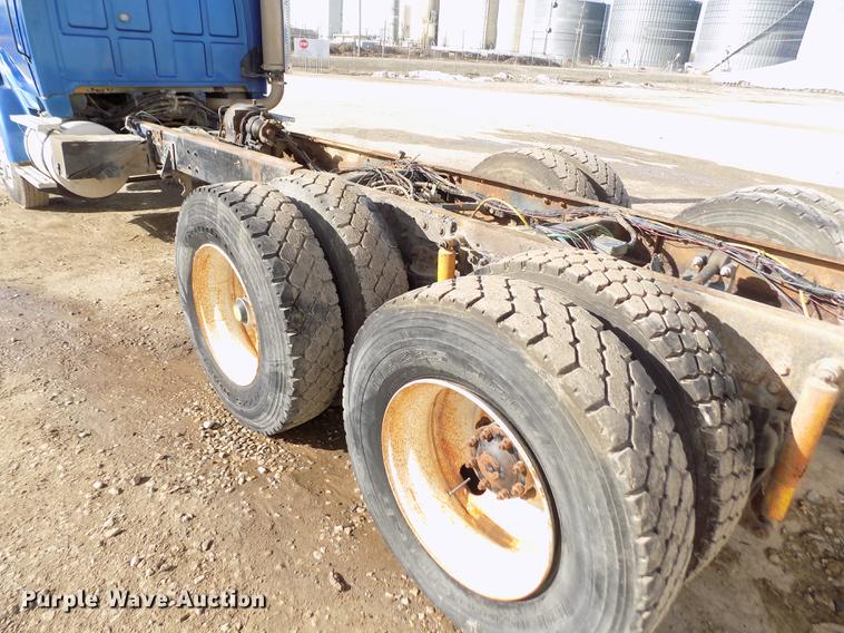 image for item FH9028 1997 Ford Louisville truck cab and chassis