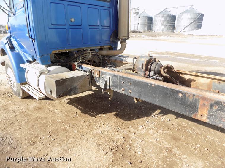 image for item FH9028 1997 Ford Louisville truck cab and chassis