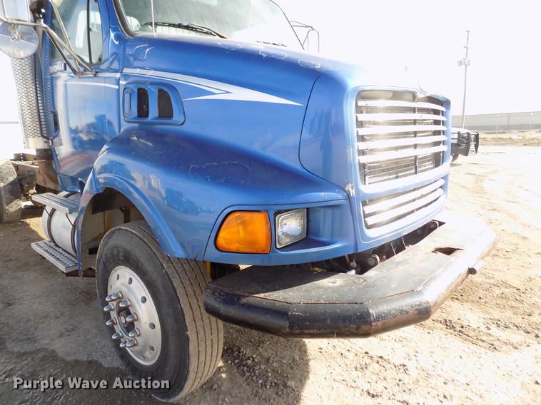 image for item FH9028 1997 Ford Louisville truck cab and chassis