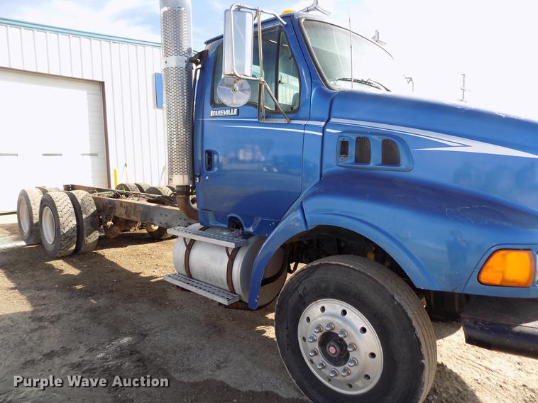 image for item FH9028 1997 Ford Louisville truck cab and chassis