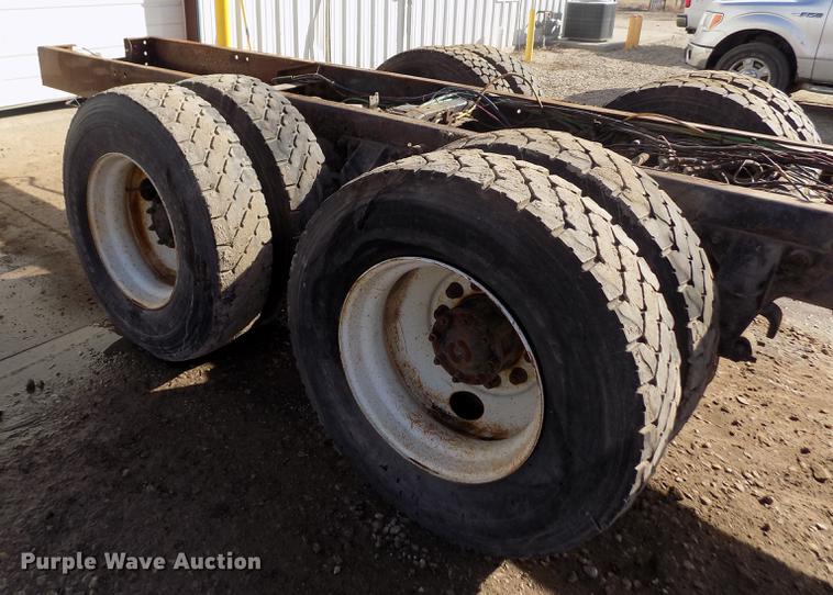 image for item FH9028 1997 Ford Louisville truck cab and chassis