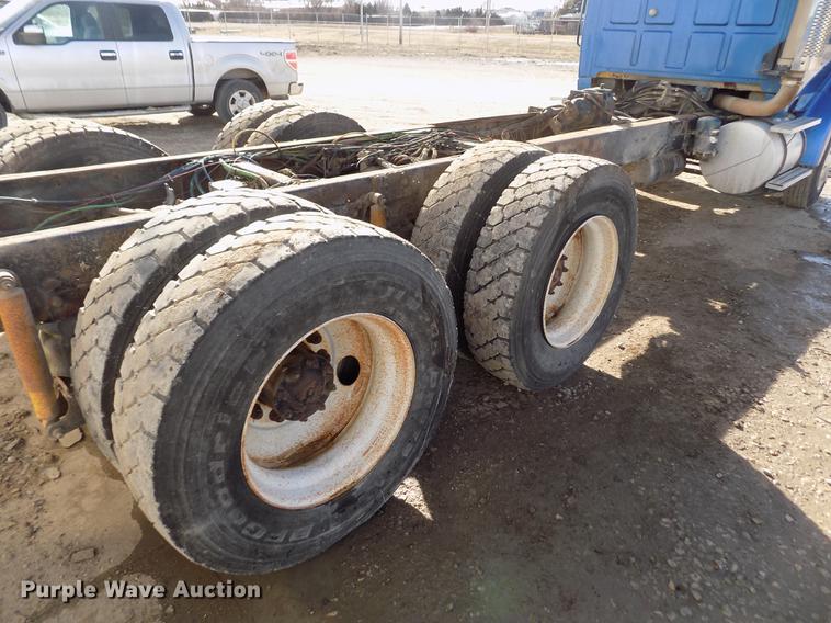 image for item FH9028 1997 Ford Louisville truck cab and chassis