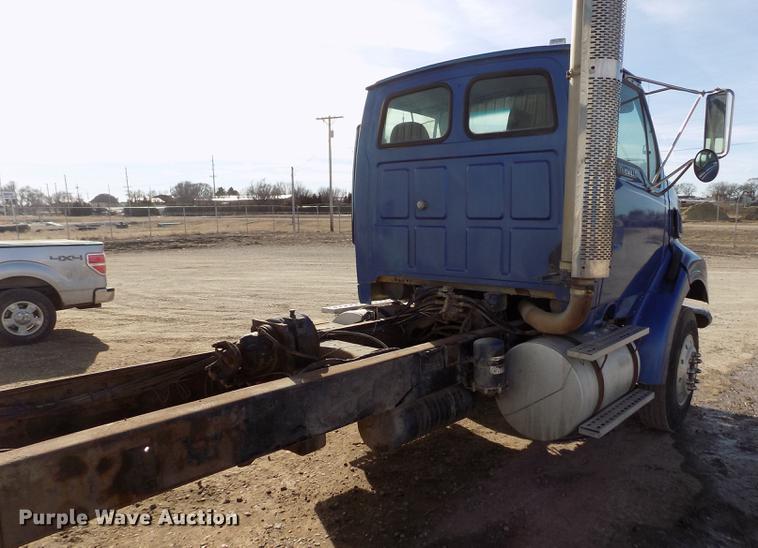 image for item FH9028 1997 Ford Louisville truck cab and chassis