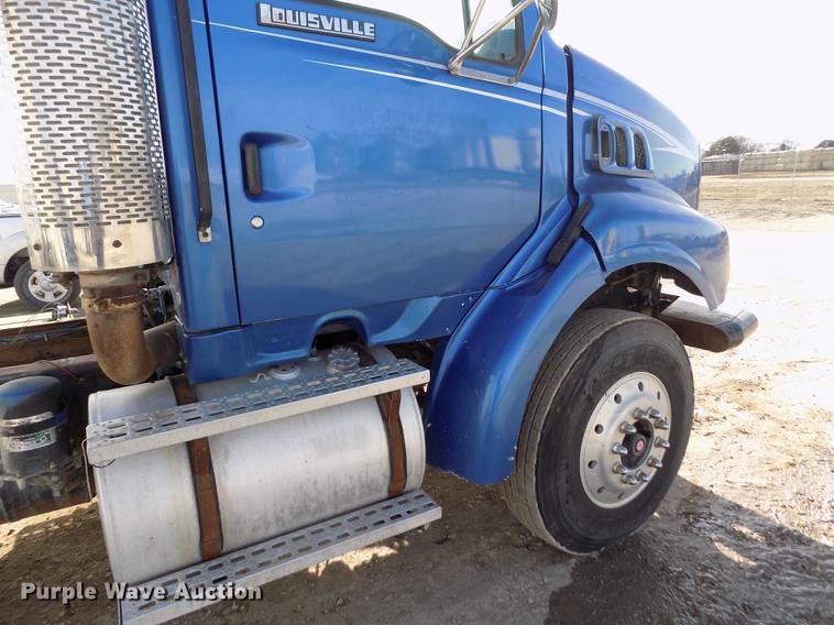 image for item FH9028 1997 Ford Louisville truck cab and chassis