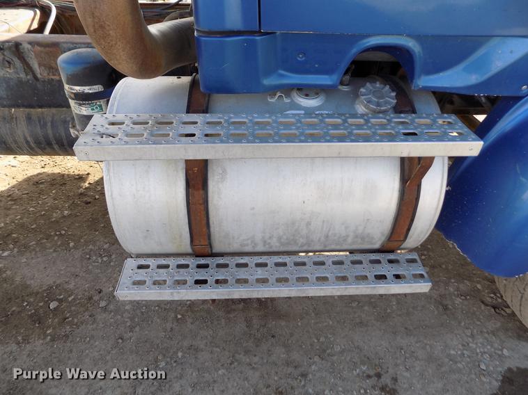 image for item FH9028 1997 Ford Louisville truck cab and chassis