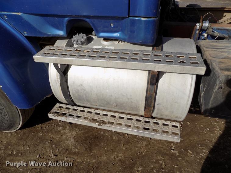 image for item FH9028 1997 Ford Louisville truck cab and chassis