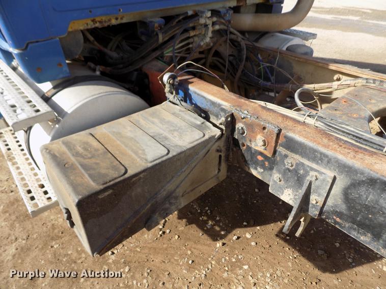 image for item FH9028 1997 Ford Louisville truck cab and chassis