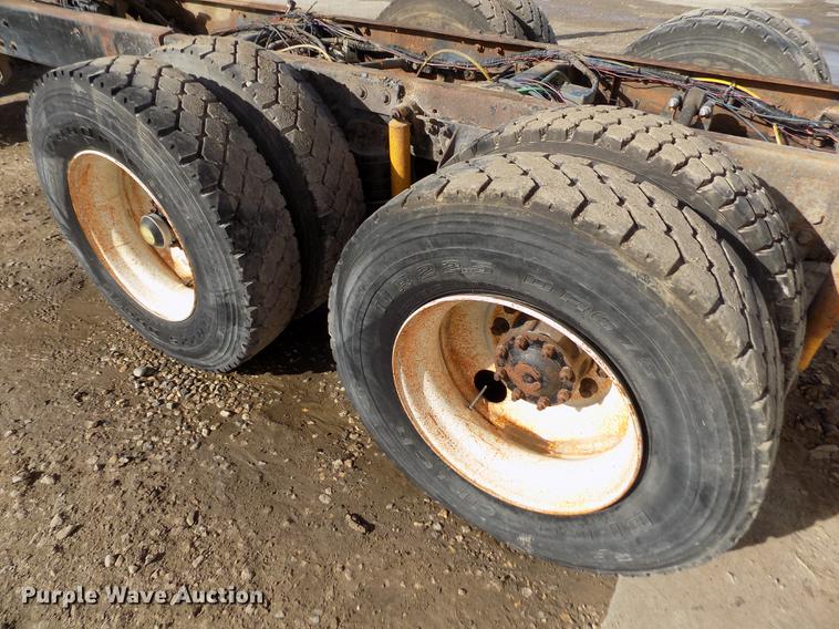 image for item FH9028 1997 Ford Louisville truck cab and chassis