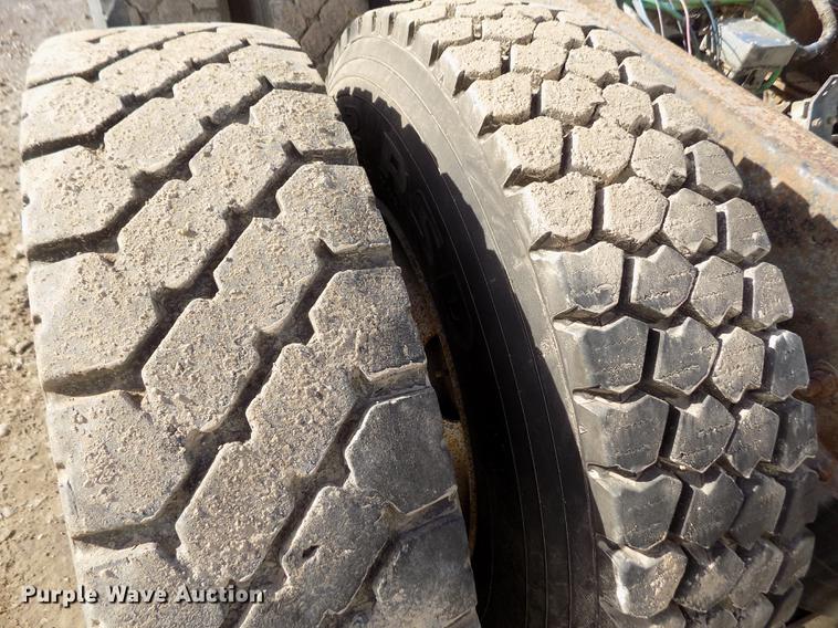 image for item FH9028 1997 Ford Louisville truck cab and chassis