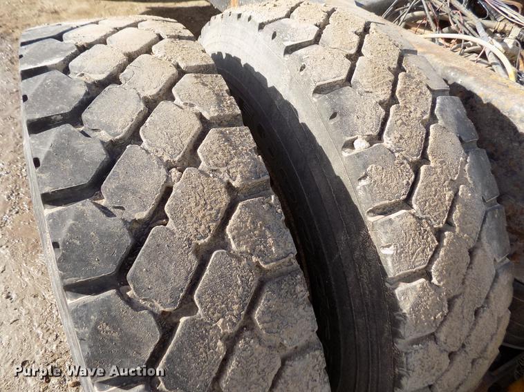 image for item FH9028 1997 Ford Louisville truck cab and chassis